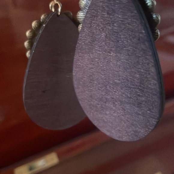 💋🎁Gorgeous designer Inspired Cowhide Earrings with wood and animal print detail - Picture 4 of 4